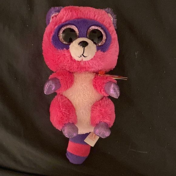 Two Raccoon Beanie Boos - Rocco and Roxie - Picture 3 of 6